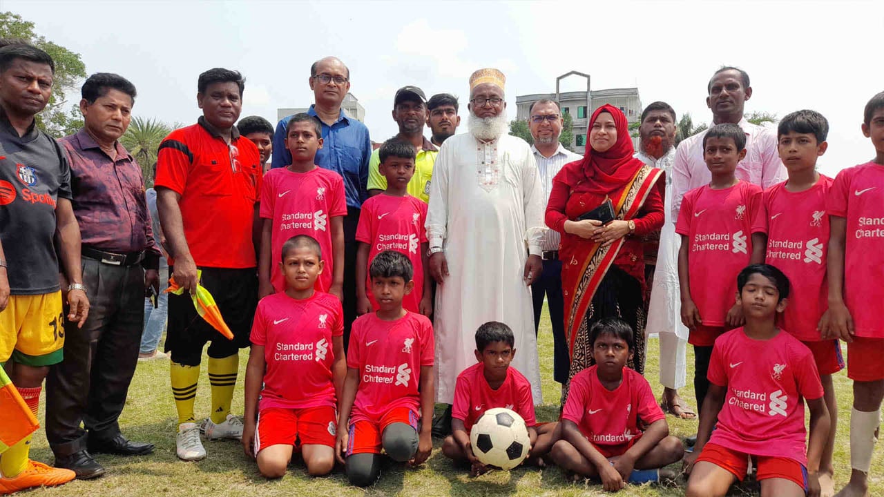 চিতলমারীতে প্রাথমিক বিদ্যালয় গোল্ডকাপের উদ্বোধন করলেন জামায়াতের এমপি