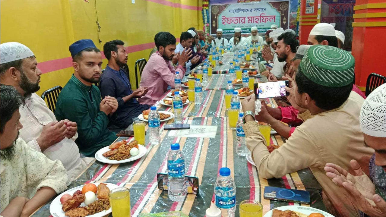 সাংবাদিকদের সম্মানে বোরহানউদ্দিন উপজেলা জামায়াতের ইফতার মাহফিল