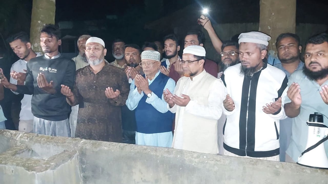 সাবেক জামায়াত আমিরের কবর জিয়ারত করলেন মিন্টু