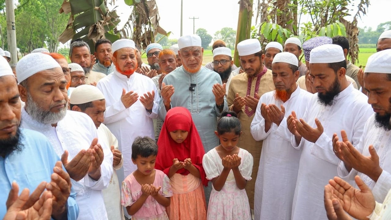 জীবননগরে বিএনপির হামলায় নিহতদের কবর জিয়ারতে জামায়াত নেতারা