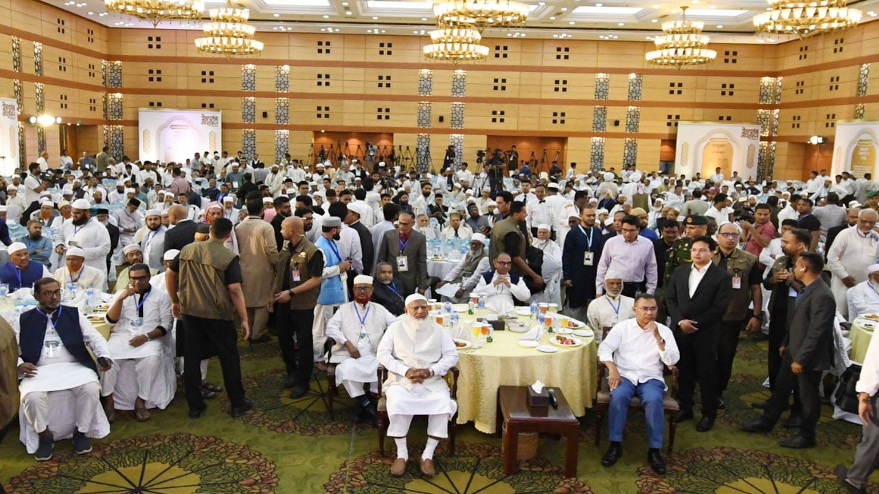 জামায়াতের ইফতারে যোগ দিলেন প্রধানমন্ত্রী