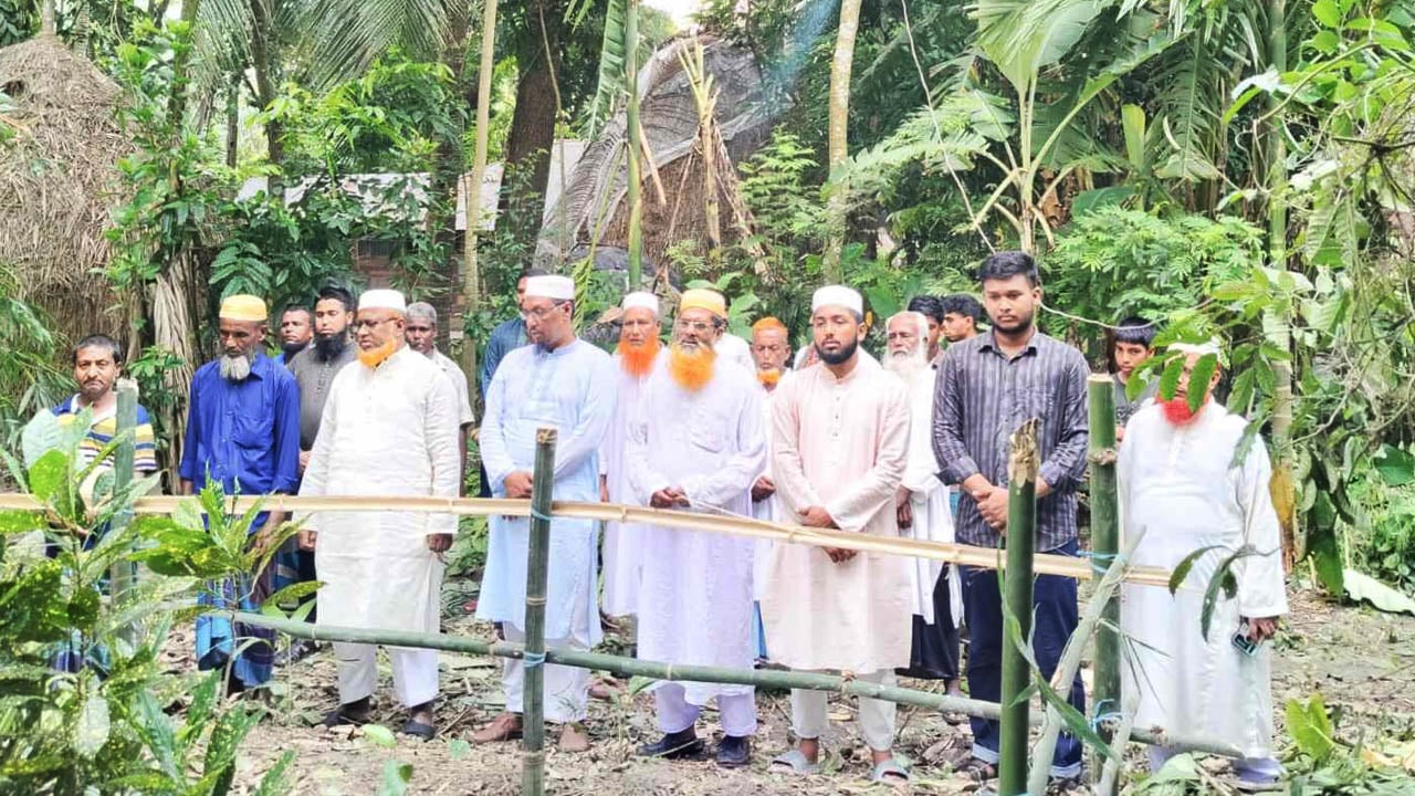 নদীতে ডুবে নিহত যুবকের পরিবারের খোঁজখবর নিলেন জামায়াত নেতা