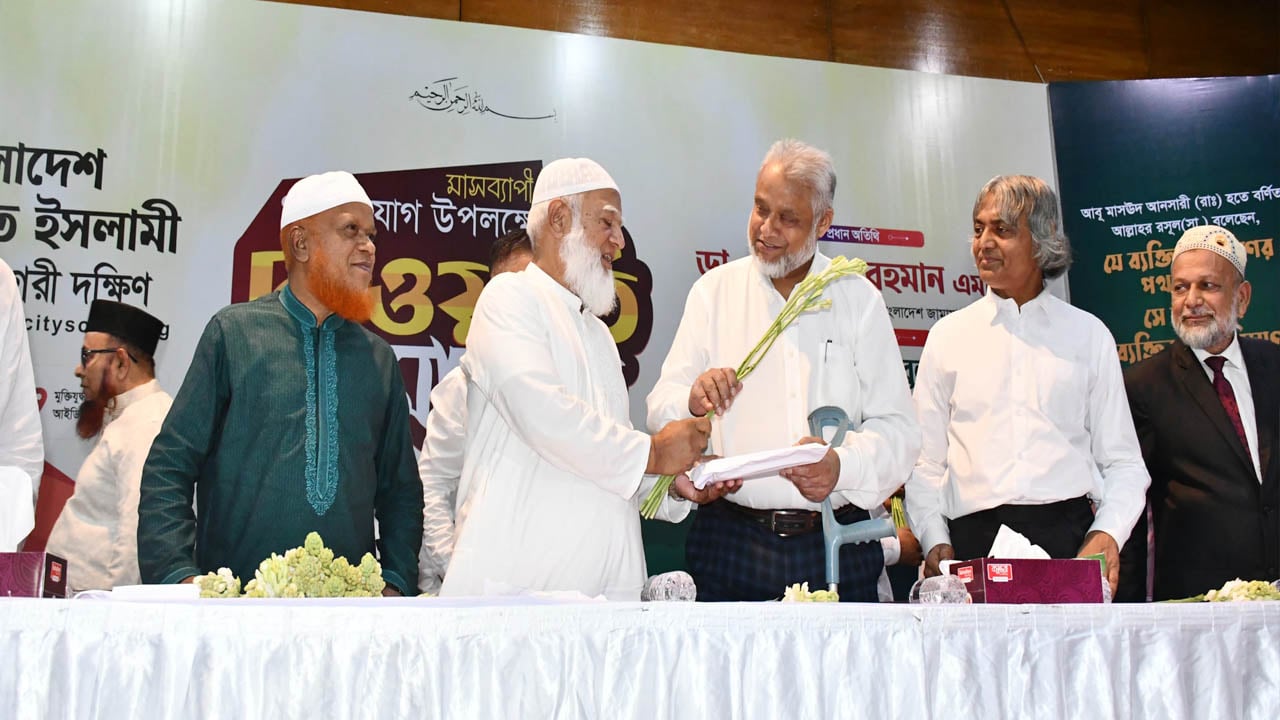 জামায়াতে যোগ দেওয়া ৬৫০ জনের মধ্যে সাবেক বিচারপতি, সেনা কর্মকর্তা, কওমি আলেম, ফুটবলার
