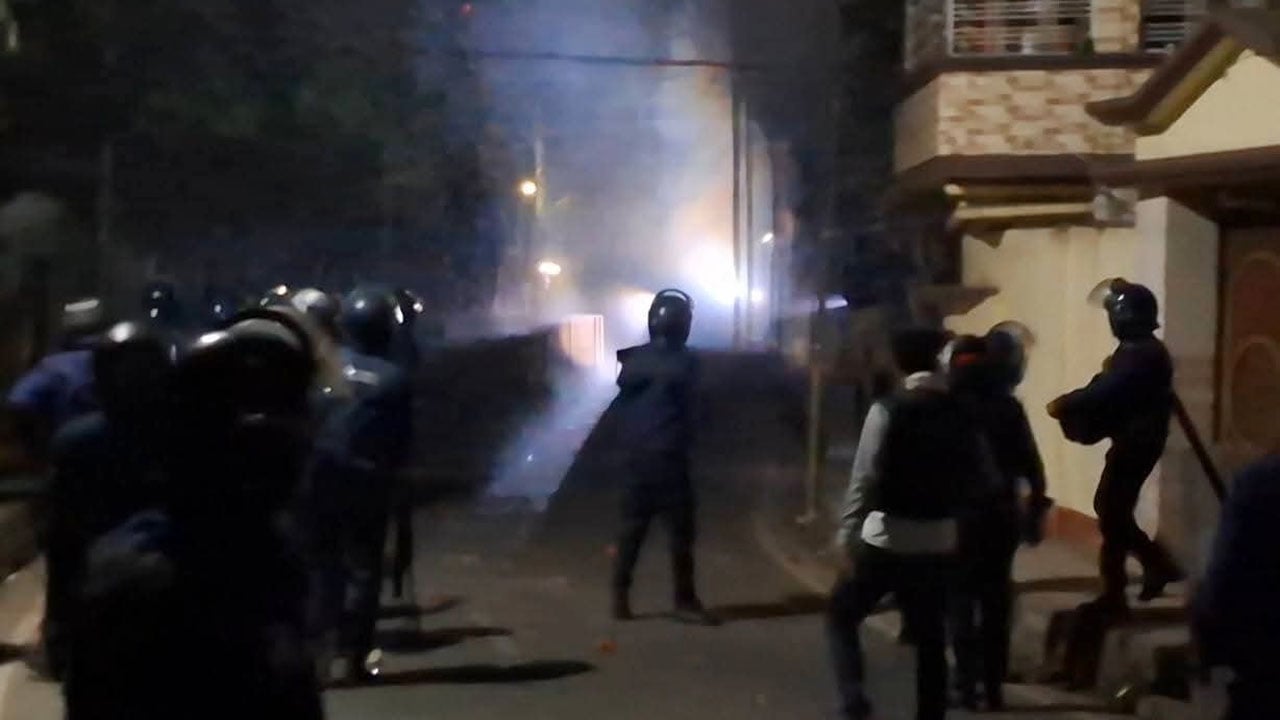 খেলাকে কেন্দ্র করে দুপক্ষের সংঘর্ষ, ককটেল বিস্ফোরণ