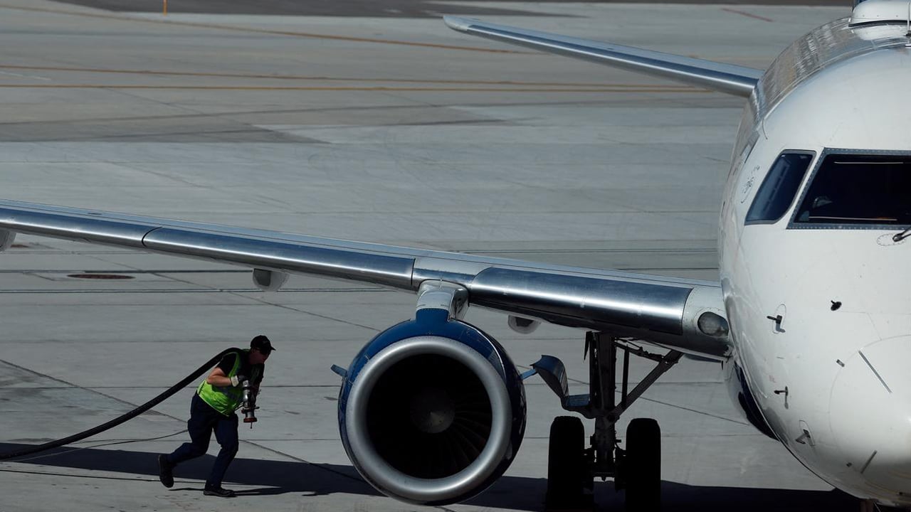 হরমুজ প্রণালি না খুললে জেট জ্বালানির সংকটের পড়বে ইউরোপ