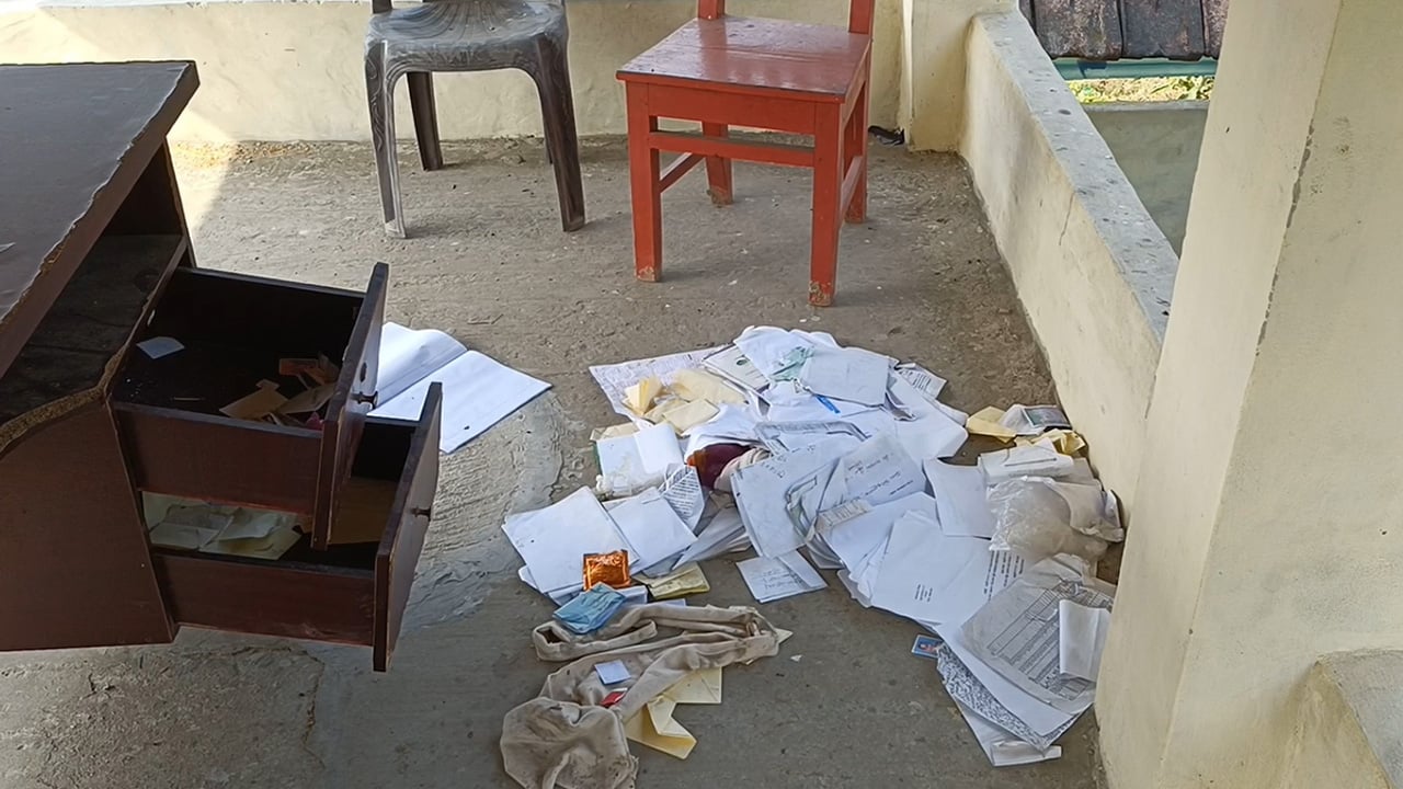 শিবগঞ্জে বিএনপির কার্যালয়ে ভাঙচুর দুর্বৃত্তদের