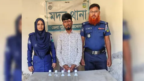 মদনে ৫ বোতল দেশীয় মদসহ যুবলীগ নেতা গ্রেপ্তার
