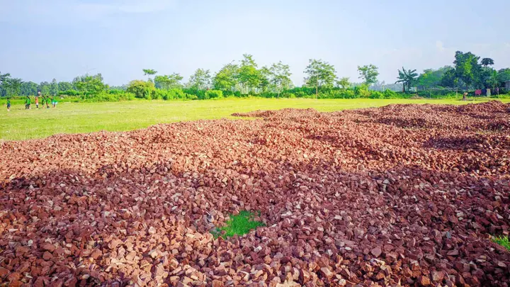 খেলার মাঠ দখল করে ইট-খোয়ার ব্যবসা যুবলীগ নেতার