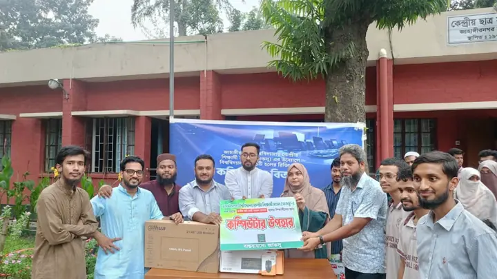 জাকসুর উদ্যোগে ২১ হলে কম্পিউটার বিতরণ