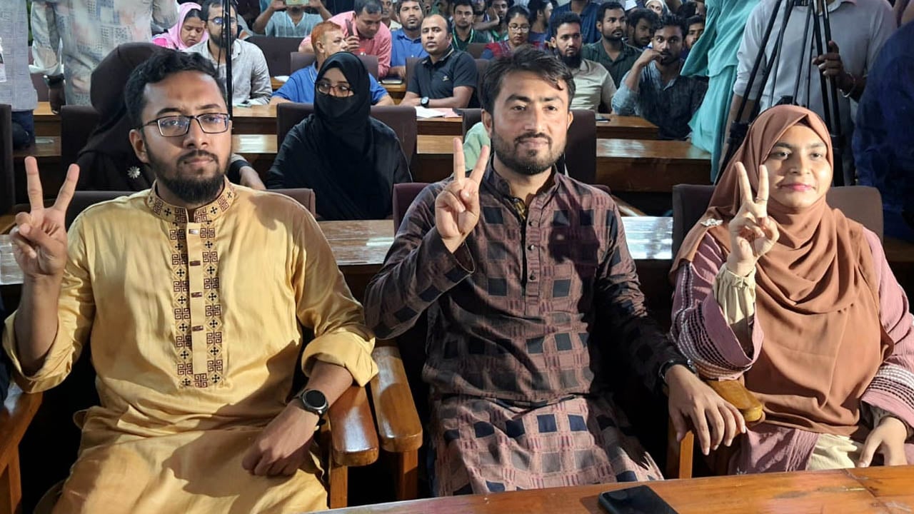 জাকসুর নির্বাচিতদের শপথ আগামীকাল
