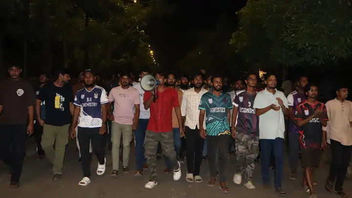 সরকারি চাকরির ভাইভার নম্বর বৃদ্ধি, প্রতিবাদে খুবিতে বিক্ষোভ