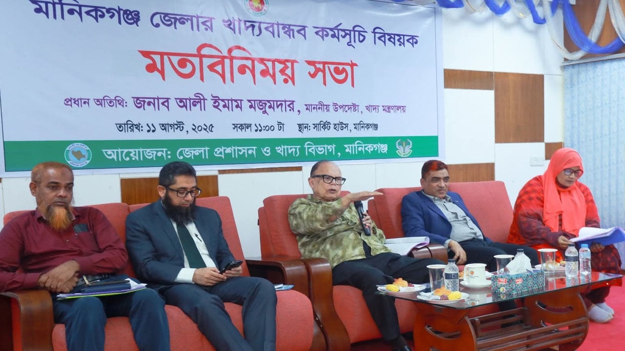 প্রতিবেশী দেশের তুলনায় দেশে চালের দাম কম: খাদ্য উপদেষ্টা