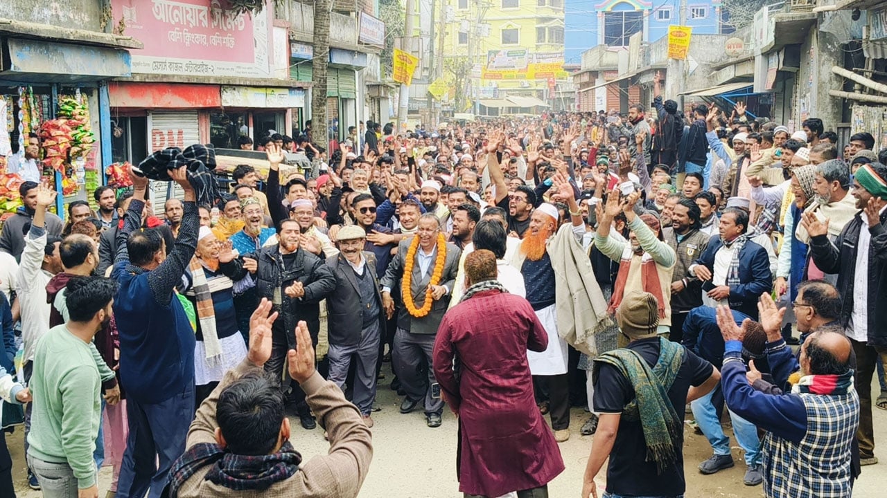 স্বতন্ত্র প্রার্থী হিসেবে মনোনয়নপত্র জমা দিলেন খালেদা জিয়ার সাবেক এপিএস