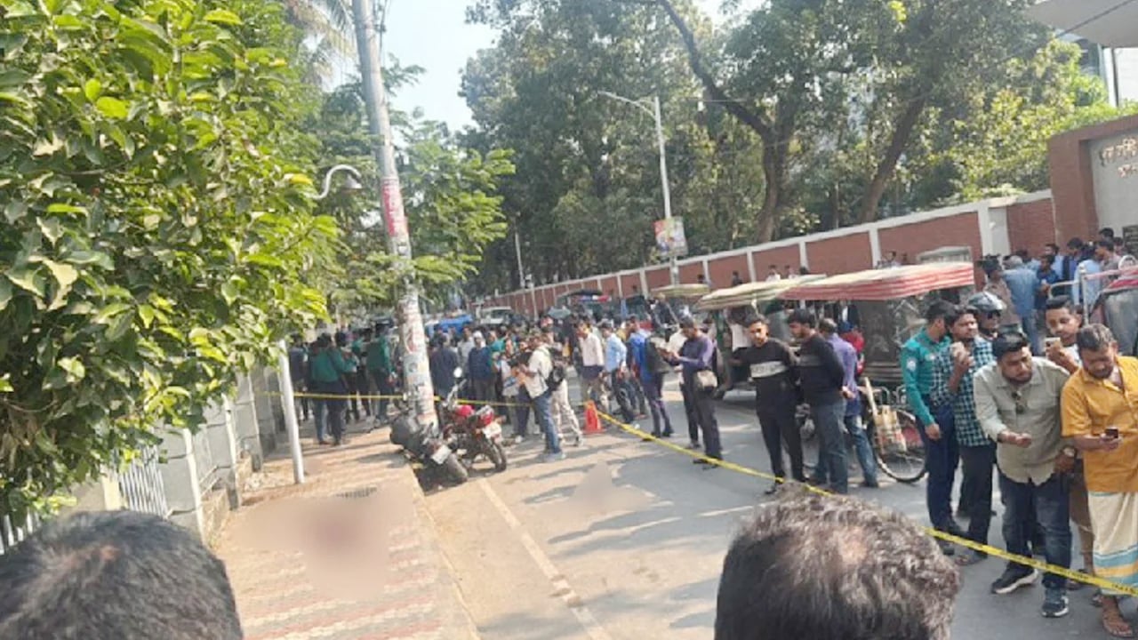 আদালতের সামনে গুলি ও কুপিয়ে হত্যা, জড়িত সন্দেহে গ্রেপ্তার ১