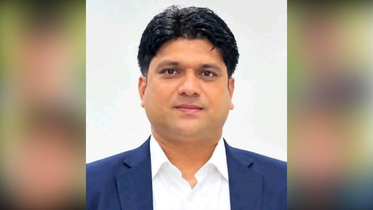 বাঁশখালীতে উদ্ধার হওয়া অপহৃত ব্যবসায়ী মোহাম্মদ হাসান।