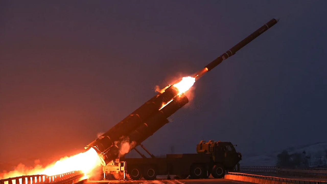 উত্তর কোরিয়ার রকেট লঞ্চার পরীক্ষা, আঘাত করবে ৩৫৮ কিমি দূরের লক্ষ্যবস্তুতে