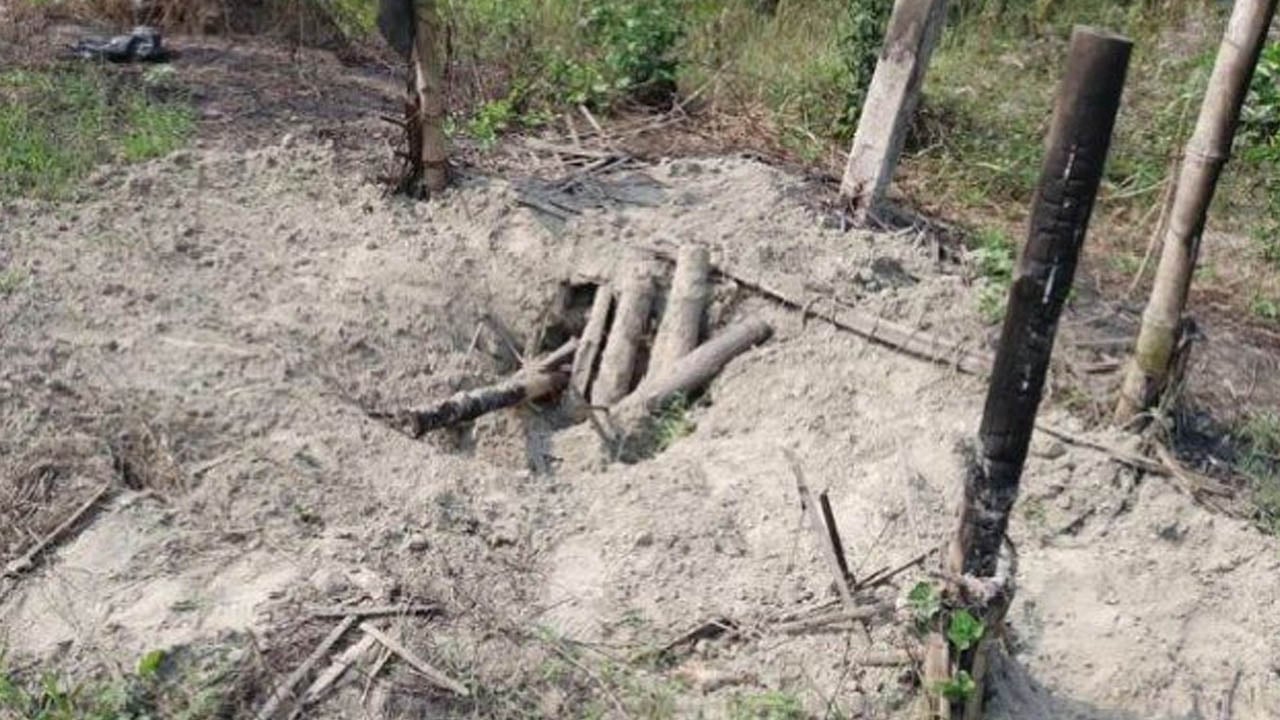 গফরগাঁওয়ে কবরস্থান থেকে দুই কঙ্কাল চুরি
