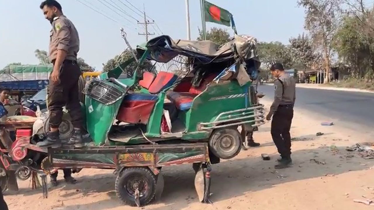 কুষ্টিয়ায় অটোরিকশা-ট্রাক সংঘর্ষে ৫ জন নিহত