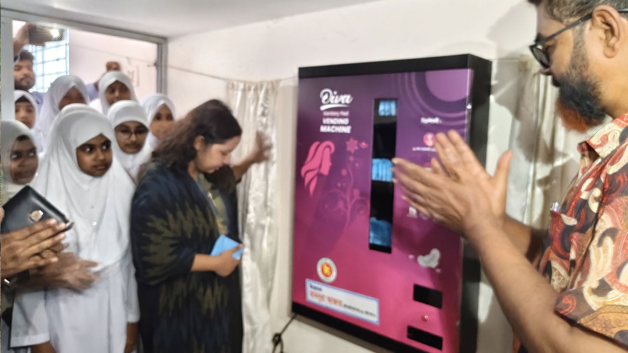 নেত্রকোণায় তিন শিক্ষাপ্রতিষ্ঠানে স্যানিটারি ভেন্ডিং মেশিন উদ্বোধন করলেন মানসুরা আলম