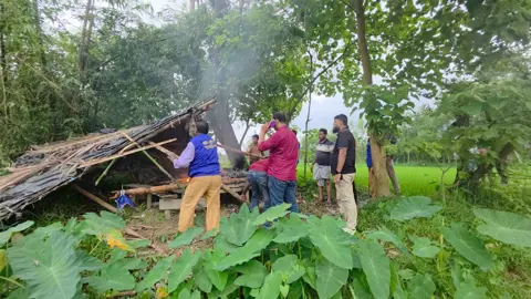 ঈদগাঁওয়ে চেয়ারম্যানের নেতৃত্বে ধ্বংস করা হলো মাদকের আখড়ার ঝুপড়ি

