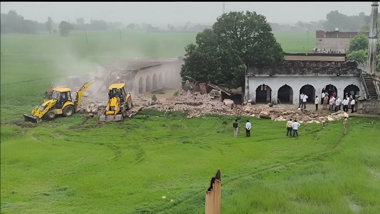 ভারতে গুঁড়িয়ে দেওয়া হলো ৫৯ বছরের পুরোনো মাদরাসার একাংশ, তীব্র ক্ষোভ