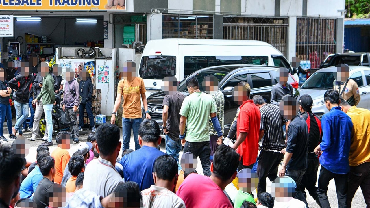 মালয়েশিয়ায় বাংলাদেশিসহ ৪৬৮ অভিবাসী গ্রেপ্তার