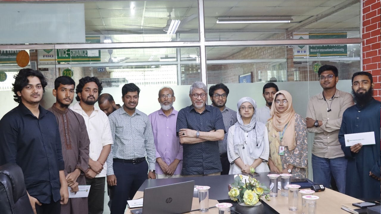 পড়াশোনার পাশাপাশি মানারাতে আট শিক্ষার্থীর চাকরির সুযোগ