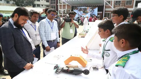 মানারাত স্টেম ফেস্টে পুরস্কৃত খুদে বিজ্ঞানীরা, উদ্ভাবনে মানবকল্যাণের বার্তা
