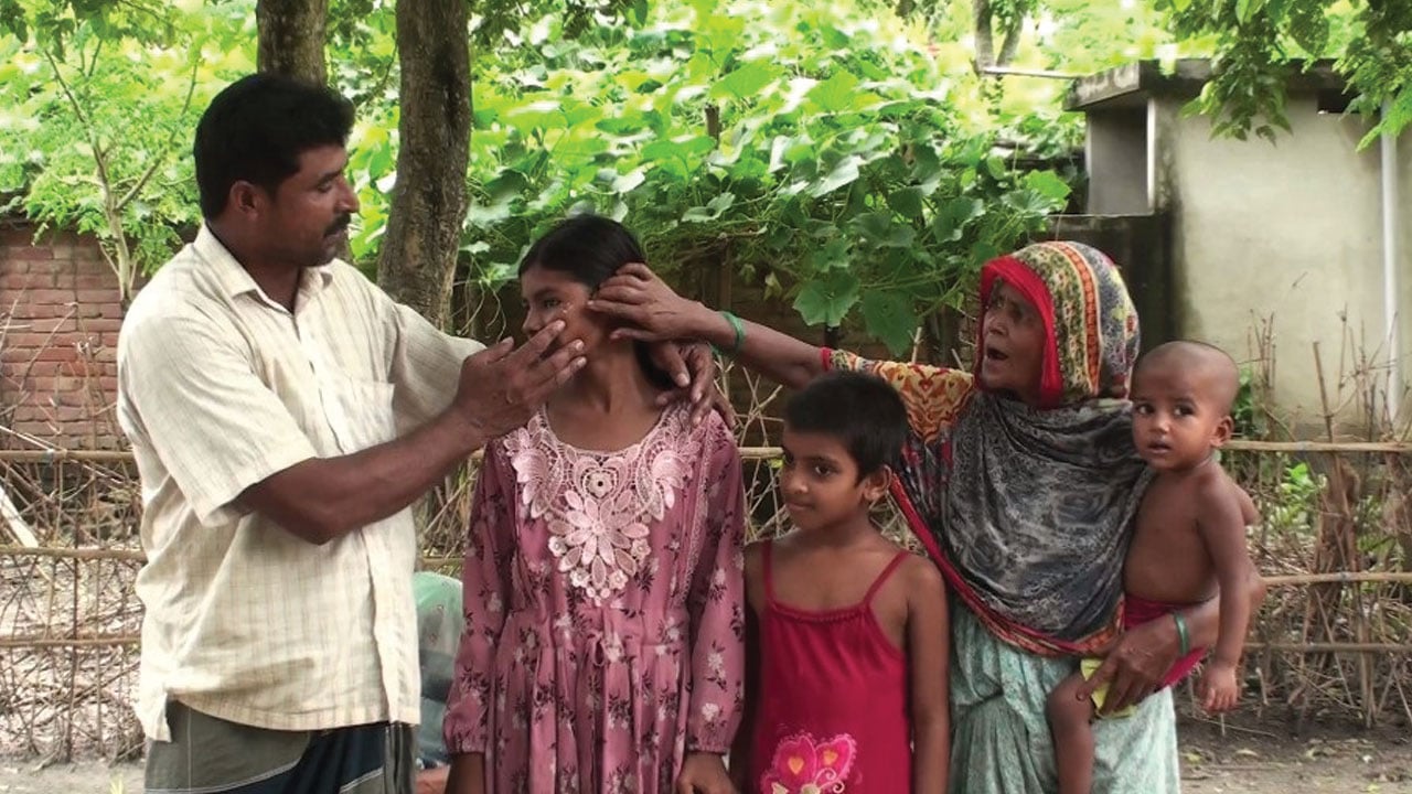 জিন সাপ আতঙ্কে গাংনীর সাহারবাটি গ্রামের মানুষ