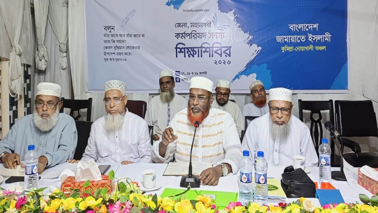 এদেশে সব বিষয়ক একজন মন্ত্রী রয়েছেন, তিনি সব মন্ত্রণালয় নিয়ে কথা বলেন

