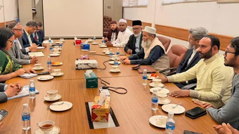 প্রবাসীদের পাসপোর্ট ও শ্রমিক সমস্যা নিয়ে মালয়েশিয়া হাইকমিশনে অধ্যাপক মুজিবুর রহমান