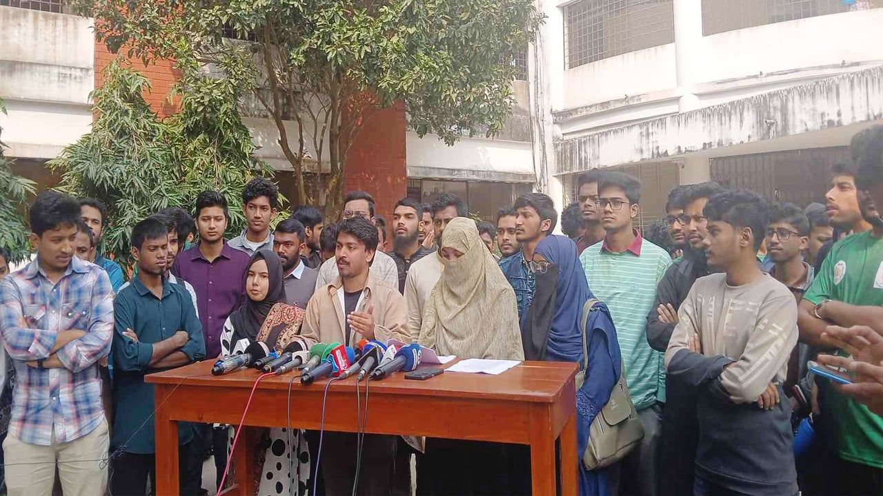 নির্ধারিত সময়ে ‎ব্রাকসু নির্বাচনের দাবিতে শিক্ষার্থীদের অবস্থান কর্মসূচি