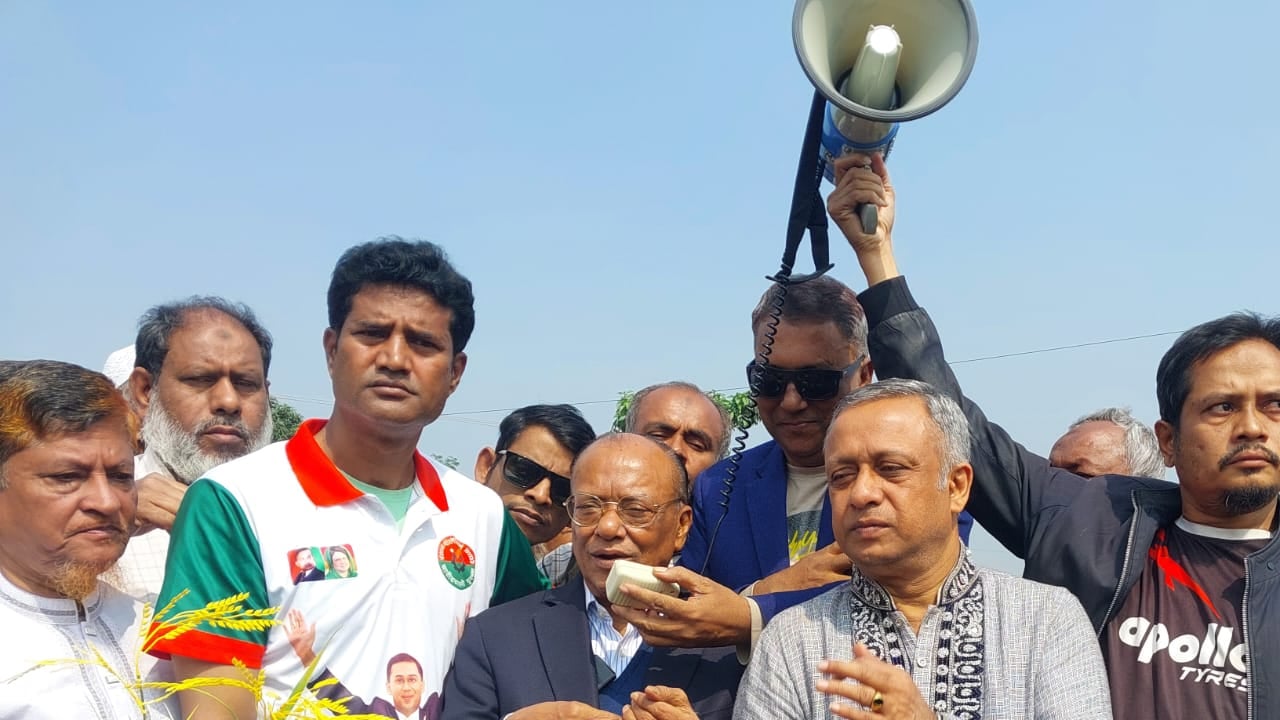 উন্নয়ন ত্বরান্বিত করতে ধানের শীষে ভোট চাইলেন আবদুল আউয়াল মিন্টু