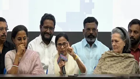 প্রধান নির্বাচন কমিশনারের পদত্যাগের দাবিতে মমতার কঠোর হুঁশিয়ারি
