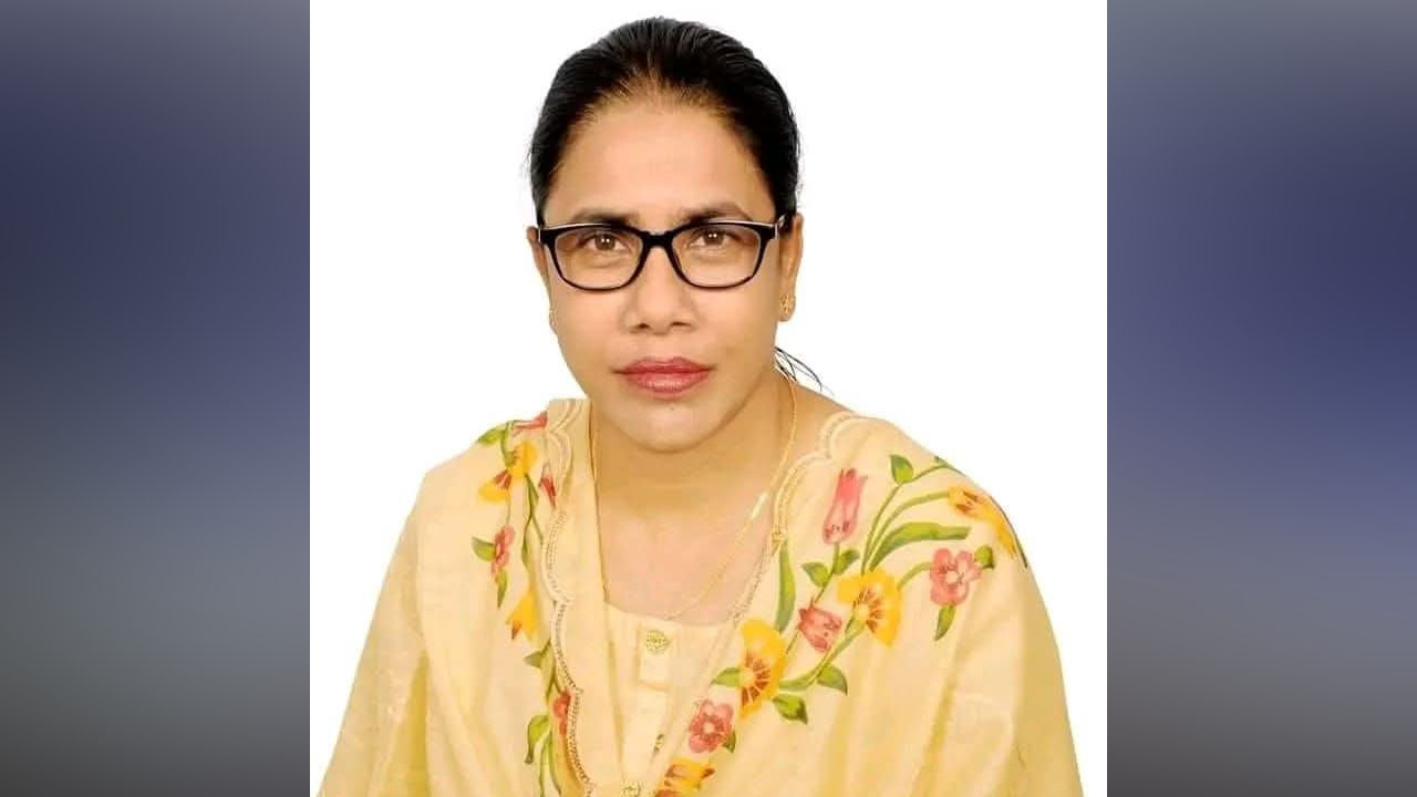 চাঁদাবাজি-দখলবাজির অভিযোগে পদ হারালেন পটুয়াখালী মহিলা দল সভাপতি