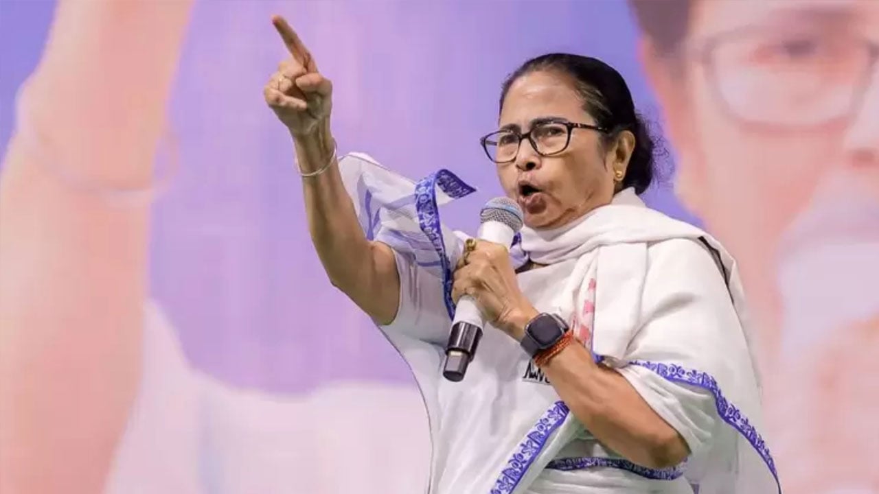 চার মাসের মাথায় ফের সরকারে ফেরার বার্তা মমতার