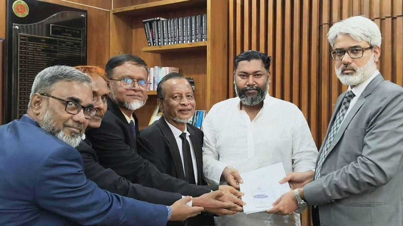 গাজীপুর-২ আসনে বিএনপি প্রার্থী মঞ্জুরুল করিম  রনি’র মনোনয়নপত্র দাখিল