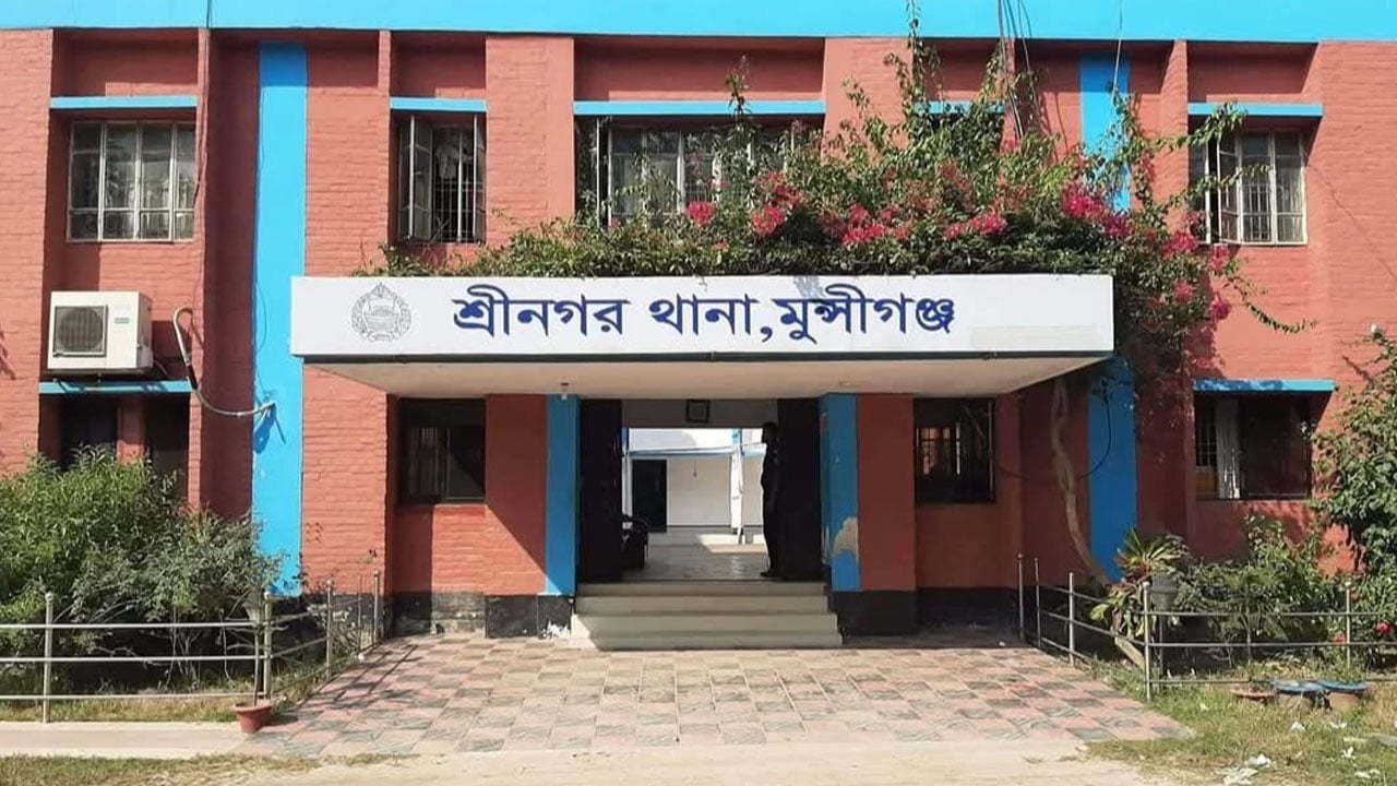 মুন্সীগঞ্জে পুলিশের ওপর হামলা, হাতকড়াসহ পালালেন নিষিদ্ধ আ.লীগ নেতা