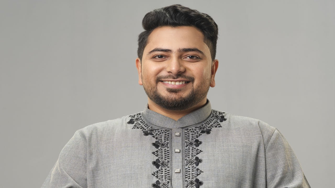 উমরাহ পালনে আজ সৌদি আরবে যাচ্ছেন নাহিদ ইসলাম