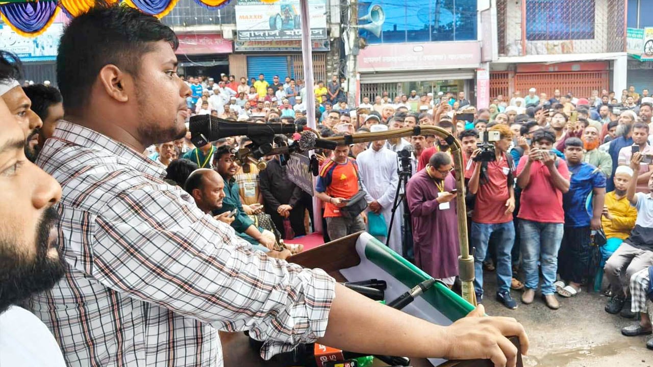 বিএনপি প্রতিশ্রুতি দিয়েও একজনকে চাকরি দিতে পারেনি: হাসনাত আবদুল্লাহ