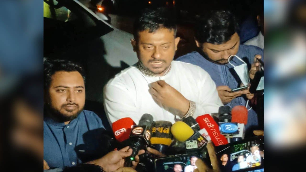 থানার বাইরে বিএনপির অস্ত্রধারীদের টহলের দাবি নাসীরুদ্দীন পাটওয়ারীর