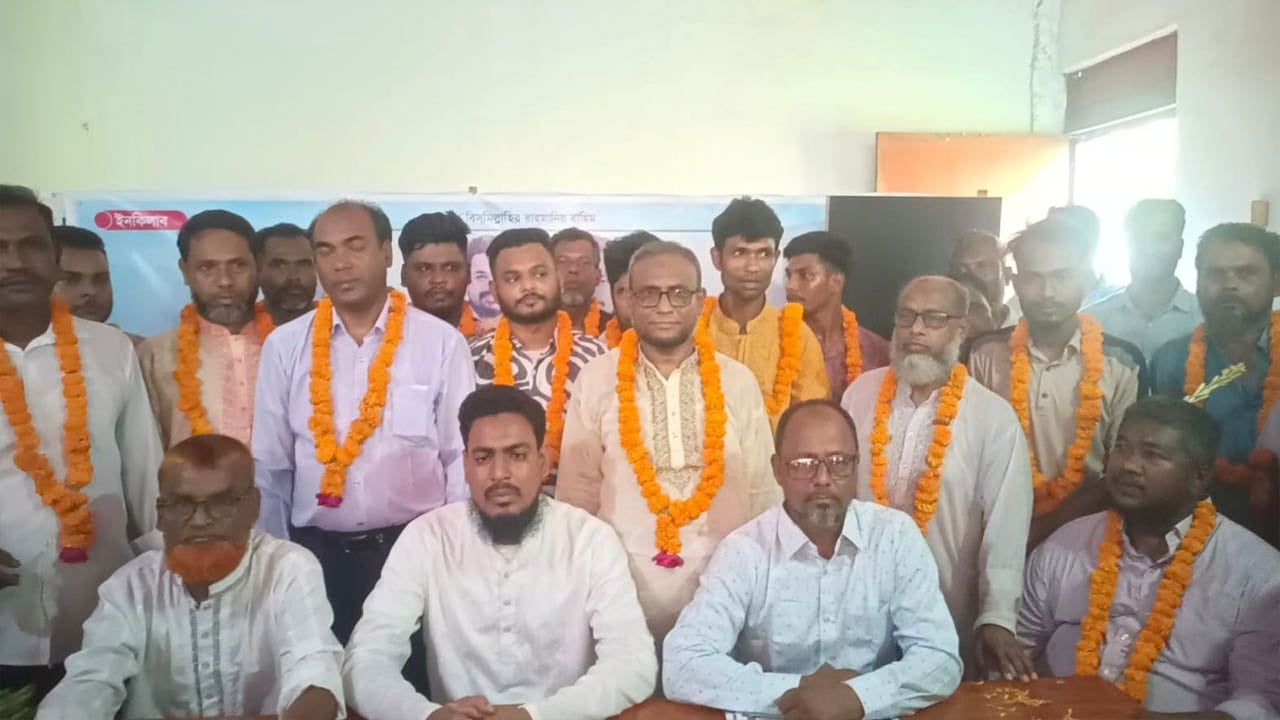 বিএনপির বহিষ্কৃত নেতাসহ বিভিন্ন দলের তিন শতাধিক কর্মী-সমর্থকের এনসিপিতে যোগদান
