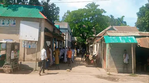 সীমানা প্রাচীর না থাকায় নিরাপত্তাহীনতায় মদন সাব-রেজিস্ট্রার অফিস
