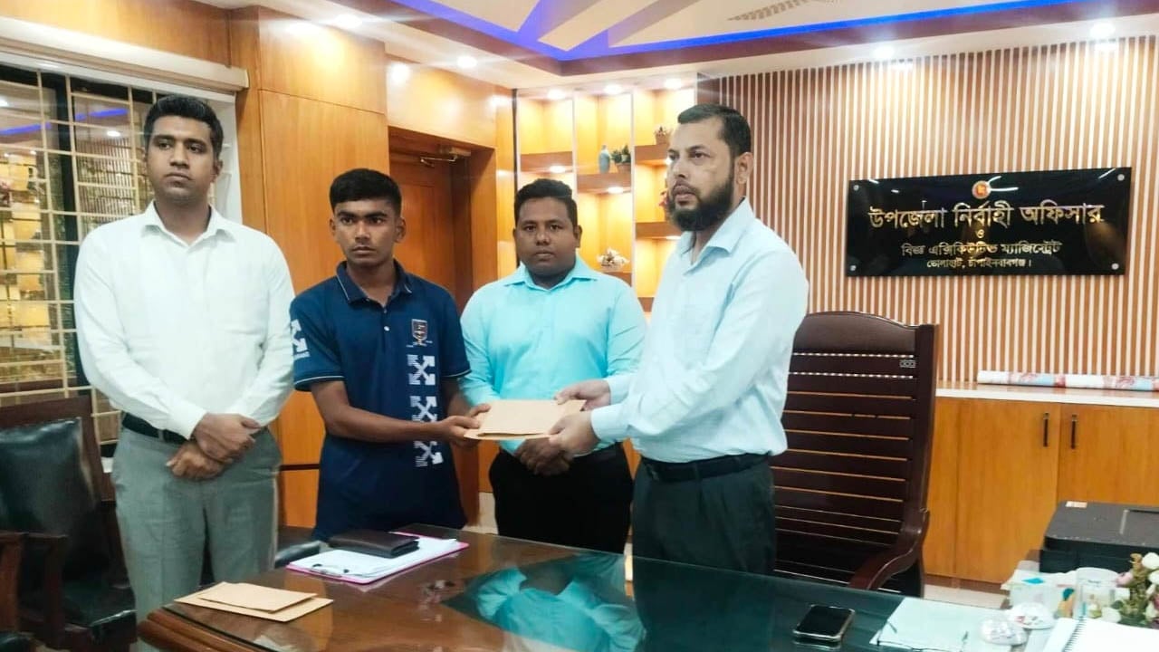 আমার দেশে সংবাদ প্রকাশ: ডিসির সহায়তা পেলেন সেই রোমান আলী