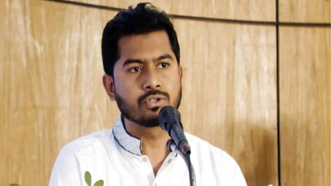 ডাকসু বিজয়ীদের অভিনন্দন জানালেন সাবেক ভিপি নূরুল হক নূর