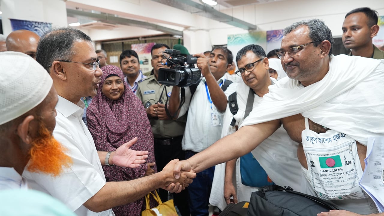 হজ ক্যাম্প পরিদর্শন করলেন প্রধানমন্ত্রী