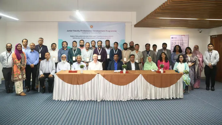 আগামী পাঁচ বছরে ৩ হাজার শিক্ষককে পিএইচডি অর্জনে সহায়তা দেবে ইউজিসি