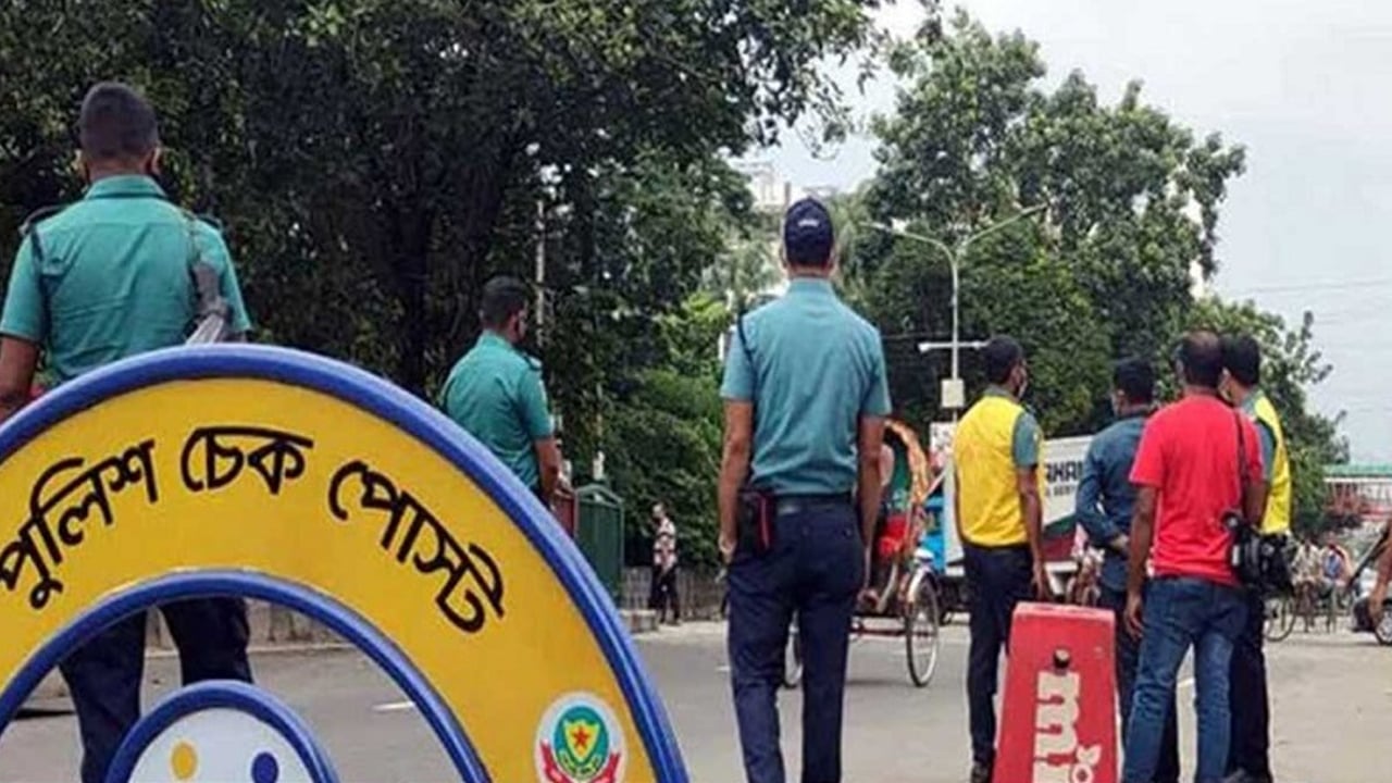 ঢাকার বিভিন্ন প্রবেশ পথ ও গুরুত্বপূর্ণ স্থানে পুলিশের চেকপোস্ট