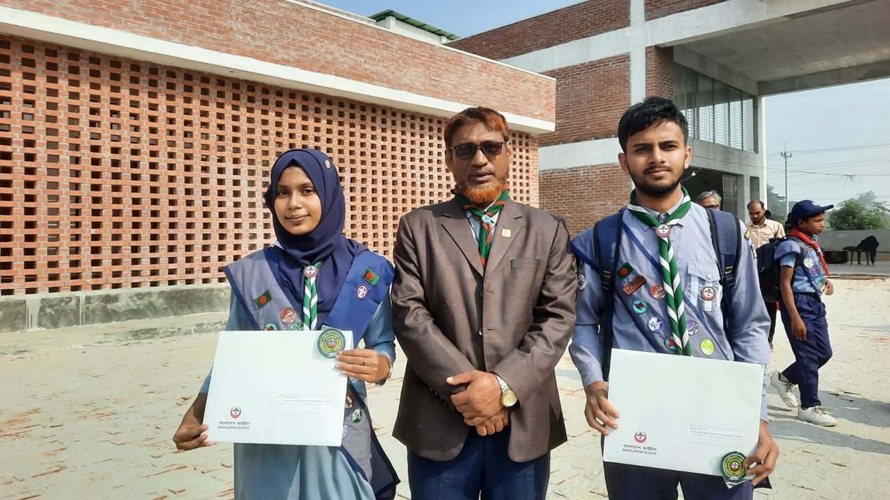 প্রেসিডেন্ট’স স্কাউট অ্যাওয়ার্ড পেলো নবাবগঞ্জের দুই শিক্ষার্থী