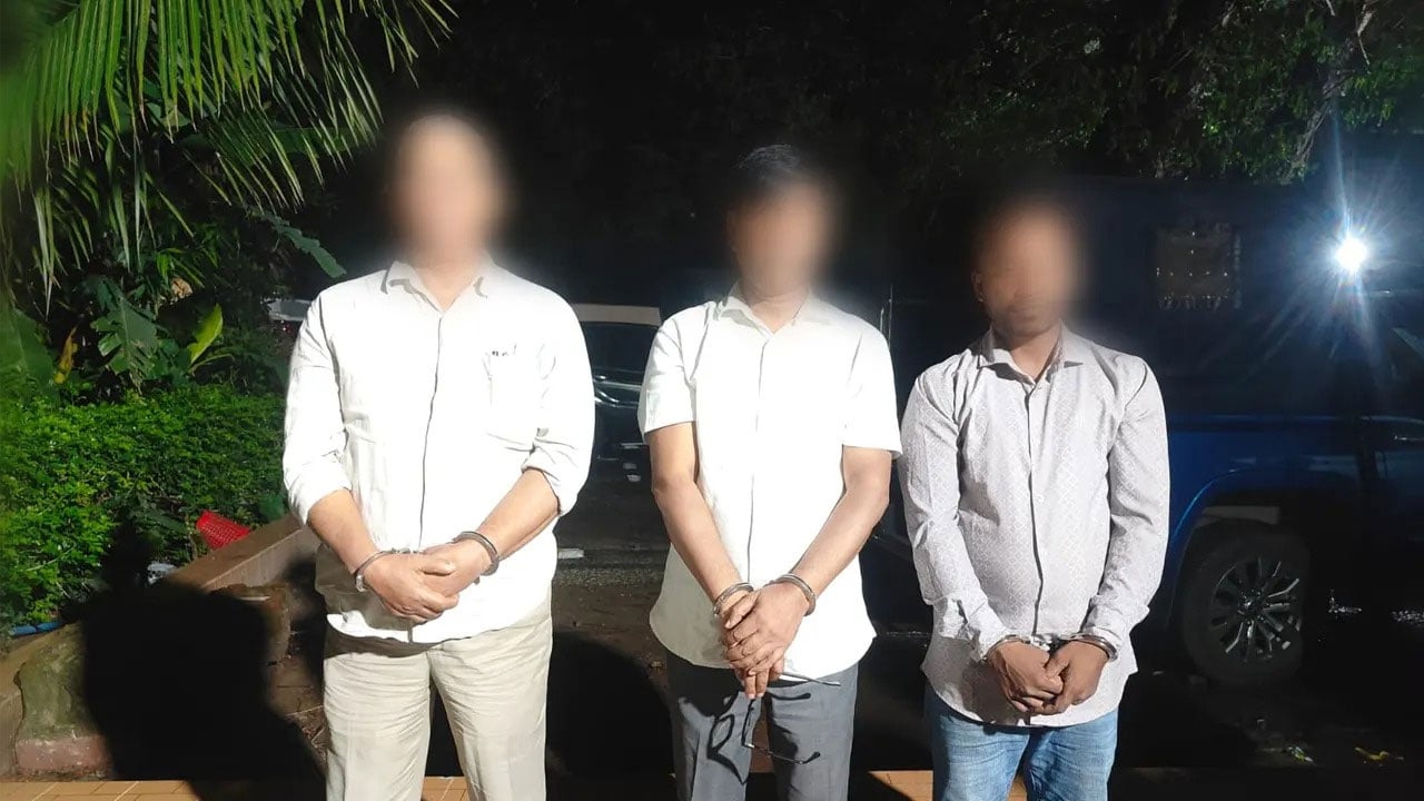 বোরকা পরে প্রাথমিক শিক্ষা অধিদপ্তরের স্টোরে আগুন, ৩ কর্মচারী গ্রেপ্তার